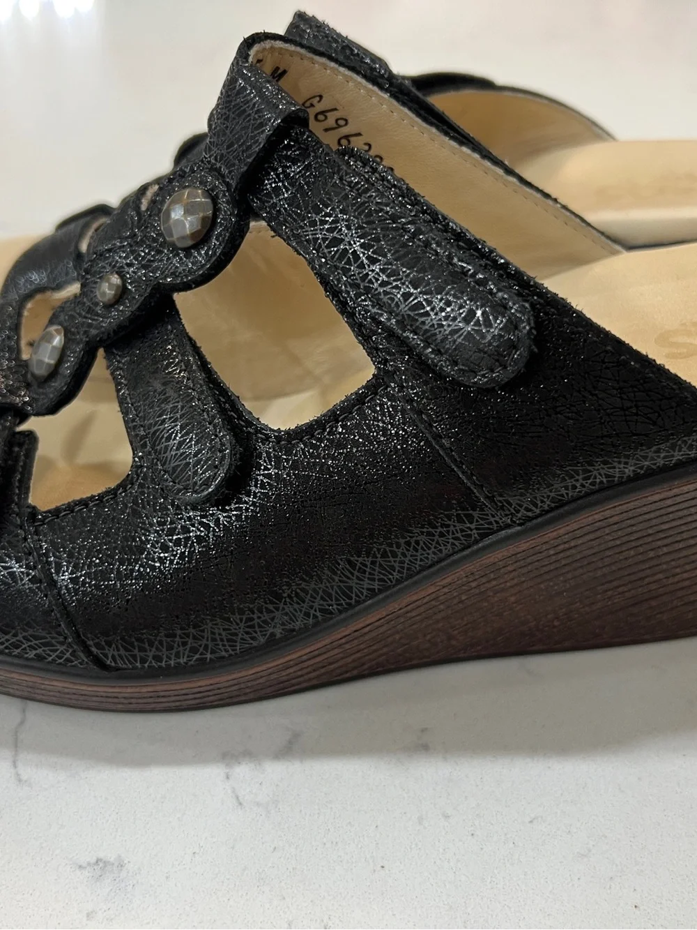SAS Womens Ginger US 7 M Black Casual Wedge Strappy Sandal Slip On Adjustable